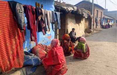  आपत् विपद् पर्दा नजाने नेताहरु अहिले भोट माग्न मुसहर बस्तीमा पुग्न थाले 